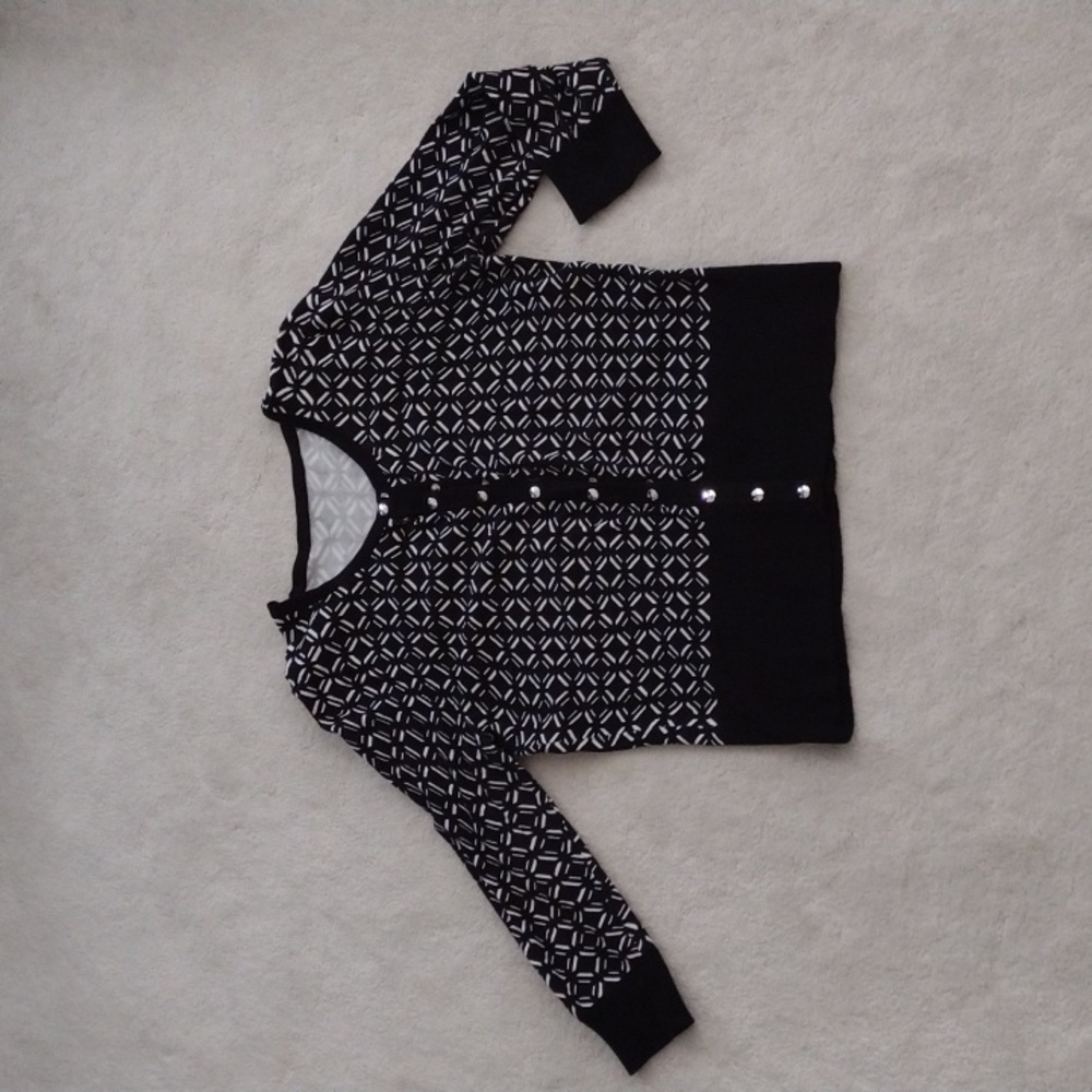 Women's button up sweater black and white print Sz M